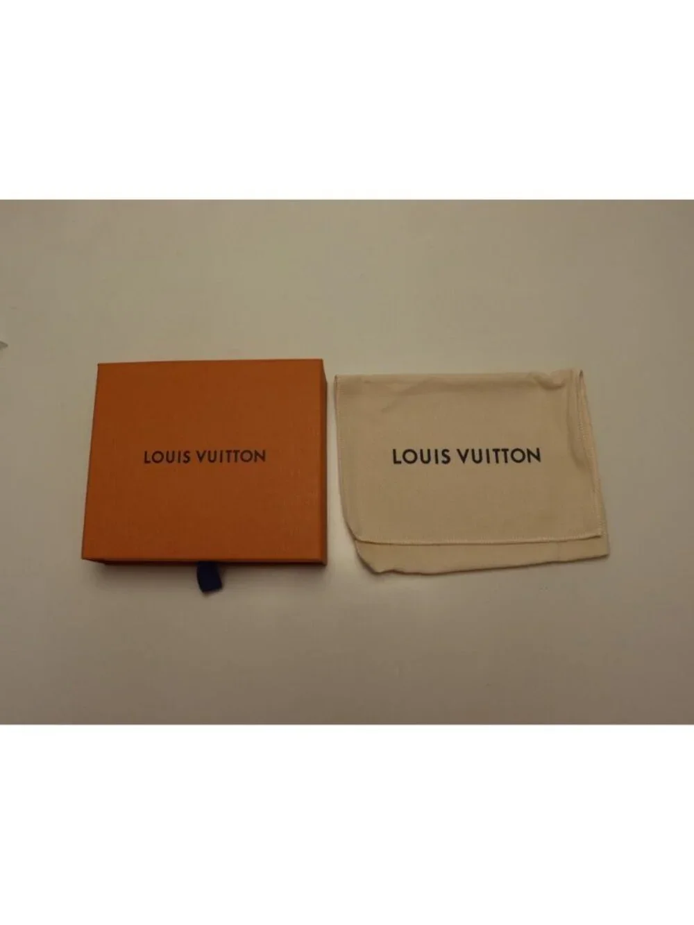 Louis Vuitton LV Aerogram Portefeuille Pilot Leather Trifold Wallet